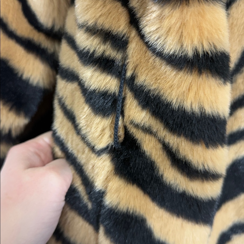 STAND STUDIO Tiffany Tiger Print Jacket - Picture 11 of 11